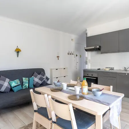 Moderne Au Coeur De Канны